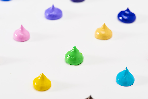 포토 JPG 스튜디오촬영 실내 미술 근접촬영 사람없음 컬러풀 여러개 물감 오브젝트 흰배경 그림 일렬 미술교육 창의력 창의성 수채화물감 국내포토 교육 뷰포인트 컬러 다수 백그라운드 문화예술 내부 미술도구 흰색 파일형식