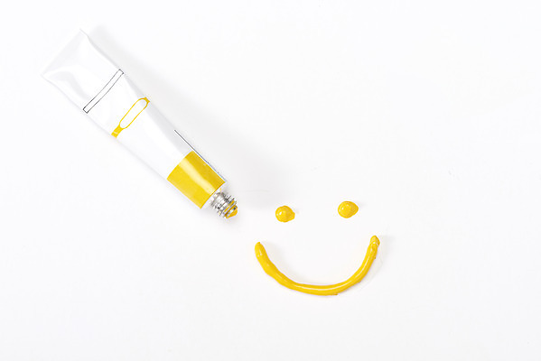 포토 JPG 스튜디오촬영 실내 미술 미소 사람없음 하이앵글 한개 물감 흰색 오브젝트 흰배경 그림 미술교육 창의력 창의성 플랫레이 국내포토 1 교육 뷰포인트 컬러 백그라운드 문화예술 표정 내부 미술도구 플랫 파일형식