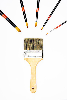 포토 JPG 스튜디오촬영 실내 미술 사람없음 여러개 물감 붓 오브젝트 흰배경 그림 페인트붓 미술교육 창의력 창의성 국내포토 교육 다수 백그라운드 문화예술 내부 미술도구 흰색 파일형식