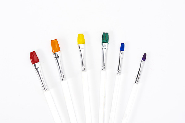 포토 JPG 스튜디오촬영 실내 미술 사람없음 하이앵글 컬러풀 여러개 물감 붓 오브젝트 흰배경 그림 미술교육 창의력 창의성 플랫레이 국내포토 교육 뷰포인트 컬러 다수 백그라운드 문화예술 내부 미술도구 흰색 플랫 파일형식