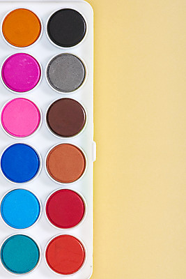 포토 JPG 스튜디오촬영 실내 미술 사람없음 하이앵글 컬러풀 여러개 물감 오브젝트 그림 일렬 미술교육 창의력 창의성 플랫레이 고체물감 국내포토 교육 뷰포인트 컬러 다수 문화예술 내부 미술도구 플랫 파일형식