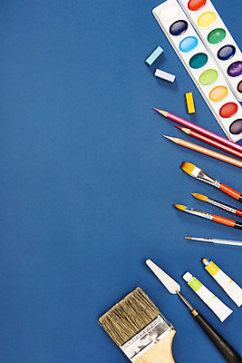 포토 JPG 스튜디오촬영 실내 미술 사람없음 하이앵글 컬러풀 여러개 물감 붓 팔레트 오브젝트 그림 페인트붓 미술교육 파스텔 창의력 창의성 플랫레이 카피스페이스 물감나이프 수채화물감 국내포토 교육 뷰포인트 컬러 다수 문화예술 학용품 내부 공백 미술도구 플랫 파일형식