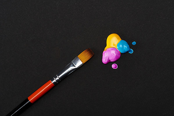 포토 JPG 스튜디오촬영 검은배경 실내 미술 사람없음 하이앵글 컬러풀 한개 물감 붓 오브젝트 그림 미술교육 창의력 창의성 플랫레이 국내포토 1 교육 뷰포인트 컬러 백그라운드 문화예술 내부 검은색 미술도구 플랫 파일형식