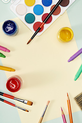 포토 JPG 스튜디오촬영 색연필 실내 미술 사람없음 하이앵글 컬러풀 여러개 물감 붓 오브젝트 그림 크레파스 미술교육 창의력 창의성 포스터물감 플랫레이 카피스페이스 고체물감 국내포토 교육 뷰포인트 컬러 다수 문화예술 학용품 내부 공백 미술도구 플랫 파일형식