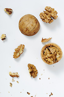 포토 JPG 스튜디오촬영 웰빙 실내 건강 누끼 사람없음 하이앵글 여러개 견과류 오브젝트 흰배경 알맹이 호두 부럼 웰빙음식 부스러기 플랫레이 슈퍼푸드 국내포토 뷰포인트 다수 백그라운드 내부 흰색 플랫 정월대보름 건강식품 건강식 파일형식