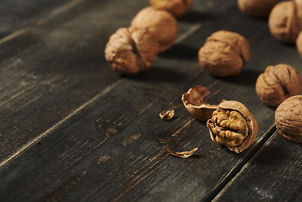 포토 웰빙 다수 백그라운드 실내 내부 견과류 정월대보름 건강식품 건강식 파일형식 부스러기 JPG 웰빙음식 슈퍼푸드 건강 스튜디오촬영 오브젝트 사람없음 호두 부럼 여러개 알맹이 나무배경 국내포토