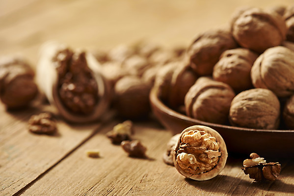 포토 JPG 스튜디오촬영 웰빙 실내 건강 근접촬영 사람없음 아웃포커스 여러개 견과류 오브젝트 알맹이 호두 부럼 웰빙음식 나무쟁반 슈퍼푸드 나무배경 국내포토 뷰포인트 다수 백그라운드 쟁반 촬영기법 내부 목재 정월대보름 건강식품 건강식 파일형식