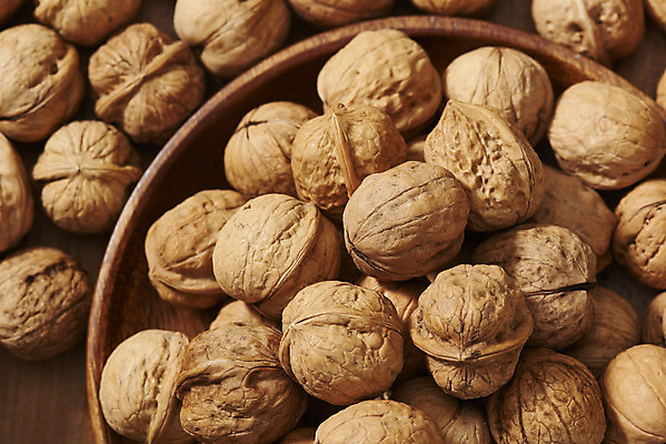 포토 JPG 스튜디오촬영 웰빙 실내 건강 사람없음 여러개 견과류 오브젝트 호두 부럼 웰빙음식 나무쟁반 슈퍼푸드 국내포토 다수 쟁반 내부 목재 정월대보름 건강식품 건강식 파일형식