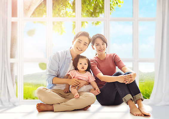 스튜디오촬영 전신 PSD 나무 편집이미지 여자 남자 딸 행복 거실 창문 가족 엄마 실내 사랑 앉기 성인 앞모습 아웃포커스 세명 30대 컬러풀 햇빛 한국인 아기 커튼 아빠 카피스페이스 이미지편집 식물 감정 뷰포인트 컬러 관계 모션 촬영기법 사람 동양인 내부 장년 태양 공백 파일형식