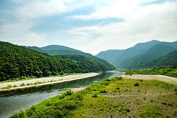 포토 JPG 주간 구름 여행 하늘 한국 풍경 사람없음 야외 여름 관광지 계곡 맑음 여름풍경 강원도 국내여행 명승지 영월 동강 전경 영월10경 어라연계곡 국내포토 자연요소 계절 아시아 날씨 강 파일형식 탑뷰 여름_계절