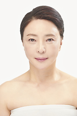 포토 JPG 스튜디오촬영 여자 중년 50대 중년라이프 실내 한명 미소 누끼 상반신 앞모습 뷰티 한국인 성형수술 피부관리 흰배경 시술 의료성형뷰티 중년여자한명만 국내포토 1 라이프스타일 뷰포인트 백그라운드 표정 사람 동양인 성인 내부 흰색 수술 여자한명만 중년여자만 파일형식