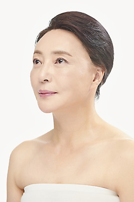 포토 JPG 스튜디오촬영 응시 여자 중년 50대 중년라이프 실내 한명 누끼 상반신 옆모습 뷰티 한국인 성형수술 피부관리 흰배경 시술 의료성형뷰티 중년여자한명만 국내포토 1 라이프스타일 시선 뷰포인트 백그라운드 사람 동양인 성인 내부 흰색 수술 여자한명만 중년여자만 파일형식