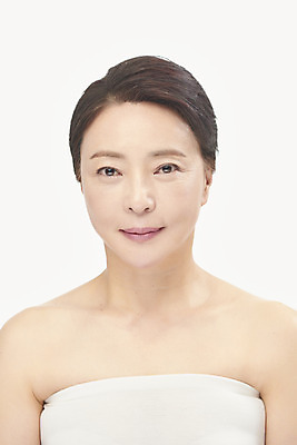 포토 JPG 스튜디오촬영 여자 중년 50대 중년라이프 실내 한명 누끼 상반신 앞모습 뷰티 한국인 성형수술 피부관리 흰배경 시술 의료성형뷰티 중년여자한명만 국내포토 1 라이프스타일 뷰포인트 백그라운드 사람 동양인 성인 내부 흰색 수술 여자한명만 중년여자만 파일형식