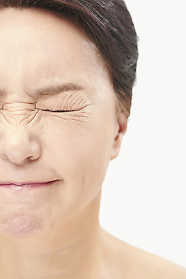 포토 JPG 스튜디오촬영 여자 중년 50대 중년라이프 실내 표정 한명 누끼 근접촬영 상반신 앞모습 뷰티 한국인 찡그림 성형수술 피부관리 흰배경 시술 의료성형뷰티 중년여자한명만 국내포토 1 라이프스타일 뷰포인트 백그라운드 사람 동양인 성인 내부 흰색 수술 여자한명만 중년여자만 파일형식