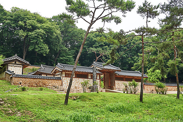 포토 JPG 주간 나무 한국전통 여행 유적지 기와집 풍경 사람없음 야외 여름 관광지 세계문화유산 문화재 역사 한국사 조선시대 인조 재실 조선왕릉 파주 파주장릉 인열왕후 국내포토 자연요소 식물 전통 계절 고건축 한옥 한국 왕 경기도 왕릉 파일형식 왕후