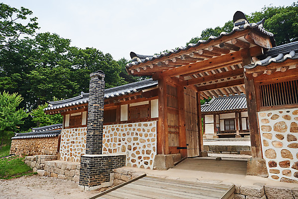 포토 JPG 주간 한국전통 여행 유적지 기와집 풍경 사람없음 야외 여름 관광지 세계문화유산 문화재 역사 한국사 조선시대 인조 재실 조선왕릉 파주 파주장릉 인열왕후 국내포토 자연요소 전통 계절 고건축 한옥 한국 왕 경기도 왕릉 파일형식 왕후