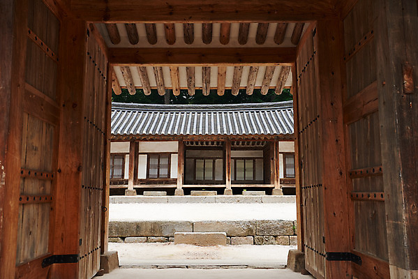 포토 JPG 주간 한국전통 여행 유적지 기와집 풍경 사람없음 야외 여름 관광지 세계문화유산 문화재 역사 한국사 조선시대 인조 재실 조선왕릉 파주 파주장릉 인열왕후 국내포토 자연요소 전통 계절 고건축 한옥 한국 왕 경기도 왕릉 파일형식 왕후