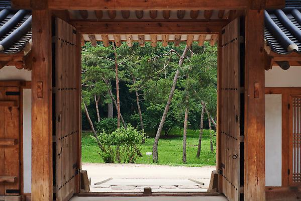 포토 JPG 주간 나무 한국전통 여행 유적지 기와집 풍경 사람없음 야외 여름 관광지 세계문화유산 문화재 역사 한국사 조선시대 인조 재실 조선왕릉 파주 파주장릉 인열왕후 국내포토 자연요소 식물 전통 계절 고건축 한옥 한국 왕 경기도 왕릉 파일형식 왕후