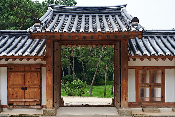 포토 JPG 주간 한국전통 여행 유적지 기와집 풍경 사람없음 야외 여름 관광지 세계문화유산 문화재 역사 한국사 조선시대 인조 재실 조선왕릉 파주 파주장릉 인열왕후 국내포토 자연요소 전통 계절 고건축 한옥 한국 왕 경기도 왕릉 파일형식 왕후
