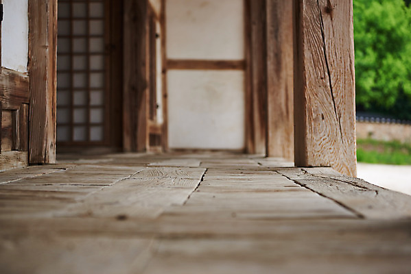 포토 JPG 주간 한국전통 여행 유적지 기와집 풍경 근접촬영 사람없음 야외 여름 관광지 세계문화유산 문화재 마루 역사 한국사 조선시대 인조 재실 조선왕릉 파주 파주장릉 인열왕후 국내포토 자연요소 전통 계절 뷰포인트 고건축 한옥 바닥 한국 왕 경기도 왕릉 파일형식 왕후