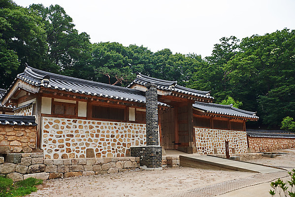포토 JPG 주간 한국전통 여행 유적지 기와집 풍경 사람없음 야외 여름 관광지 세계문화유산 문화재 역사 한국사 조선시대 인조 재실 조선왕릉 파주 파주장릉 인열왕후 국내포토 자연요소 전통 계절 고건축 한옥 한국 왕 경기도 왕릉 파일형식 왕후