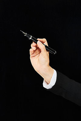 포토 JPG 스튜디오촬영 손 모션 검은배경 한손 실내 들기 누끼 손짓 20대 신체부위 펜 기록 국내포토 백그라운드 사람 청년 내부 필기구 검은색 파일형식