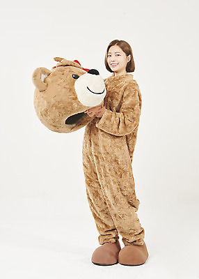 포토 JPG 스튜디오촬영 전신 여학생 여자 대학생 대학생라이프 실내 한명 서기 미소 들기 누끼 20대 청년 성인 옆모습 청춘 곰인형 한국인 흰배경 열정 여대생 아르바이트 동물탈 인형탈 성인여자한명만 최저임금 비정규직 국내포토 1 학생 라이프스타일 감정 인형 뷰포인트 백그라운드 컨셉 비즈니스 모션 표정 사람 동양인 내부 경제 흰색 탈 여자한명만 성인여자만 파일형식