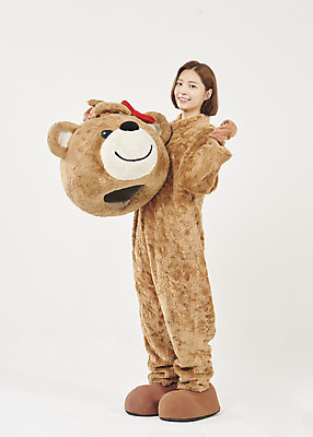 포토 JPG 스튜디오촬영 전신 여학생 여자 대학생 대학생라이프 실내 한명 서기 미소 들기 누끼 20대 청년 성인 옆모습 청춘 파이팅 곰인형 한국인 흰배경 열정 여대생 아르바이트 동물탈 인형탈 성인여자한명만 최저임금 비정규직 국내포토 1 학생 라이프스타일 감정 인형 뷰포인트 백그라운드 컨셉 비즈니스 모션 표정 사람 동양인 내부 경제 흰색 탈 여자한명만 성인여자만 파일형식