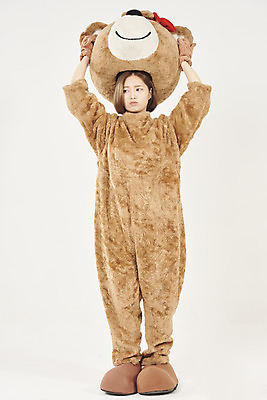 포토 JPG 스튜디오촬영 전신 여학생 여자 대학생 대학생라이프 실내 한명 서기 들기 누끼 20대 청년 성인 앞모습 청춘 곰인형 한국인 쓰는 흰배경 열정 여대생 아르바이트 동물탈 인형탈 힘듦 성인여자한명만 최저임금 비정규직 국내포토 1 학생 라이프스타일 감정 인형 뷰포인트 백그라운드 컨셉 비즈니스 모션 사람 동양인 내부 경제 흰색 탈 여자한명만 성인여자만 파일형식