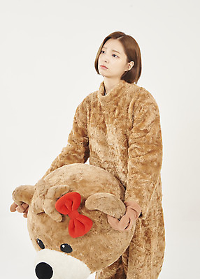 포토 JPG 스튜디오촬영 여학생 여자 대학생 대학생라이프 실내 한명 서기 들기 누끼 상반신 20대 청년 성인 옆모습 청춘 곰인형 한국인 흰배경 열정 여대생 아르바이트 동물탈 인형탈 힘듦 성인여자한명만 최저임금 비정규직 국내포토 1 학생 라이프스타일 감정 인형 뷰포인트 백그라운드 컨셉 비즈니스 모션 사람 동양인 내부 경제 흰색 탈 여자한명만 성인여자만 파일형식