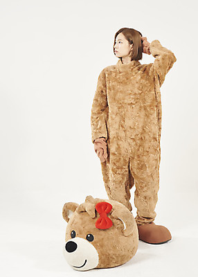 포토 JPG 스튜디오촬영 전신 여학생 여자 대학생 대학생라이프 실내 한명 서기 누끼 20대 청년 성인 앞모습 청춘 곰인형 한국인 흰배경 열정 여대생 불만 아르바이트 동물탈 인형탈 성인여자한명만 최저임금 비정규직 국내포토 1 학생 라이프스타일 감정 인형 뷰포인트 백그라운드 컨셉 비즈니스 모션 사람 동양인 내부 경제 흰색 탈 여자한명만 성인여자만 파일형식