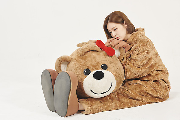 포토 JPG 스튜디오촬영 전신 여학생 여자 대학생 대학생라이프 실내 피곤 한명 누끼 앉기 20대 청년 성인 옆모습 청춘 기댐 곰인형 한국인 흰배경 열정 여대생 아르바이트 동물탈 인형탈 힘듦 성인여자한명만 최저임금 비정규직 국내포토 1 학생 라이프스타일 감정 인형 뷰포인트 백그라운드 컨셉 비즈니스 모션 사람 동양인 내부 경제 흰색 탈 여자한명만 성인여자만 파일형식