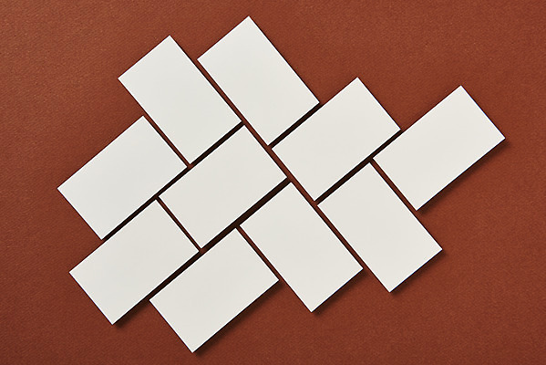 포토 JPG 스튜디오촬영 명함 재질 프레임 실내 사람없음 하이앵글 사무용품 여러개 공백 오브젝트 디자인소스 목업 플랫레이 카피스페이스 편집소스 갈색배경 국내포토 뷰포인트 다수 백그라운드 문구용품 내부 갈색 플랫 파일형식