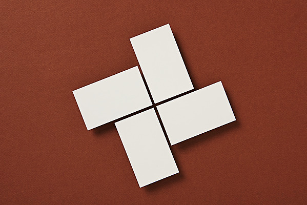 포토 JPG 스튜디오촬영 명함 재질 프레임 실내 사람없음 하이앵글 사무용품 여러개 공백 오브젝트 디자인소스 목업 플랫레이 카피스페이스 편집소스 갈색배경 국내포토 뷰포인트 다수 백그라운드 문구용품 내부 갈색 플랫 파일형식