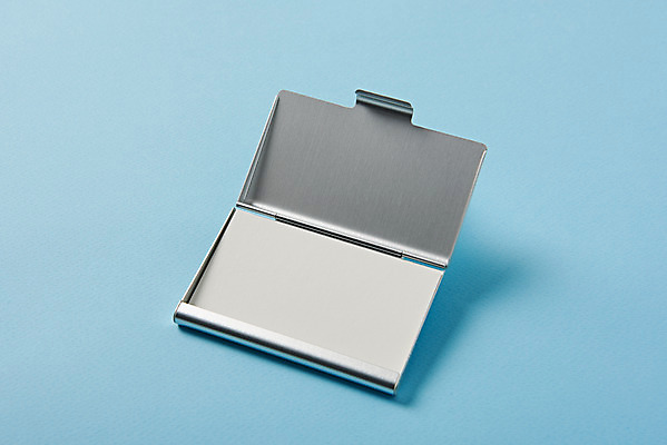 포토 JPG 스튜디오촬영 명함 재질 프레임 실내 사람없음 한개 사무용품 공백 오브젝트 파란배경 명함집 디자인소스 목업 카피스페이스 편집소스 국내포토 1 백그라운드 문구용품 내부 파란색 파일형식