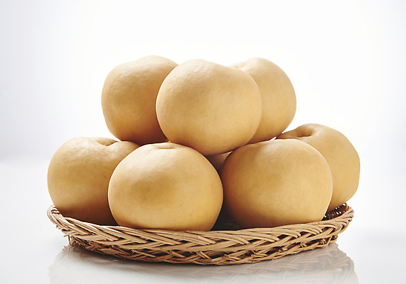 포토 JPG 스튜디오촬영 과일 실내 누끼 사람없음 쌓기 여러개 신선 배 달콤 오브젝트 흰배경 선물세트 명절선물 라탄바구니 국내포토 명절 다수 백그라운드 모션 선물 내부 바구니 흰색 맛 파일형식