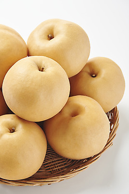 포토 JPG 스튜디오촬영 과일 실내 누끼 사람없음 쌓기 여러개 신선 배 달콤 오브젝트 흰배경 선물세트 명절선물 라탄바구니 국내포토 명절 다수 백그라운드 모션 선물 내부 바구니 흰색 맛 파일형식