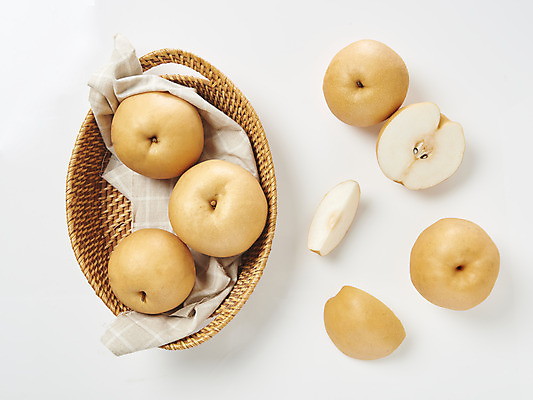 포토 JPG 스튜디오촬영 조각 과일 단면 실내 누끼 사람없음 하이앵글 여러개 신선 배 달콤 오브젝트 흰배경 선물세트 플랫레이 명절선물 라탄바구니 국내포토 명절 뷰포인트 다수 백그라운드 선물 내부 바구니 흰색 플랫 맛 파일형식