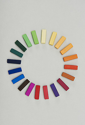 포토 JPG 스튜디오촬영 회색배경 실내 미술 사람없음 하이앵글 컬러풀 여러개 원형 오브젝트 그림 미술교육 파스텔 창의력 창의성 플랫레이 국내포토 도형 교육 뷰포인트 컬러 다수 백그라운드 문화예술 학용품 내부 회색 플랫 파일형식