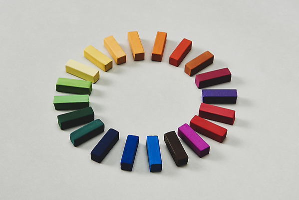 포토 JPG 스튜디오촬영 회색배경 실내 미술 사람없음 컬러풀 여러개 원형 오브젝트 그림 미술교육 파스텔 창의력 창의성 국내포토 도형 교육 컬러 다수 백그라운드 문화예술 학용품 내부 회색 파일형식