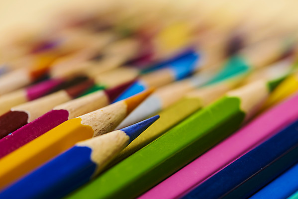 포토 JPG 스튜디오촬영 색연필 실내 미술 근접촬영 사람없음 아웃포커스 컬러풀 쌓기 여러개 오브젝트 그림 미술교육 노란배경 창의력 창의성 국내포토 교육 뷰포인트 컬러 다수 백그라운드 모션 문화예술 학용품 촬영기법 내부 노란색 파일형식