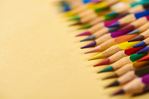 포토 JPG 스튜디오촬영 색연필 실내 미술 근접촬영 사람없음 아웃포커스 컬러풀 여러개 오브젝트 그림 미술교육 노란배경 창의력 창의성 국내포토 교육 뷰포인트 컬러 다수 백그라운드 문화예술 학용품 촬영기법 내부 노란색 파일형식