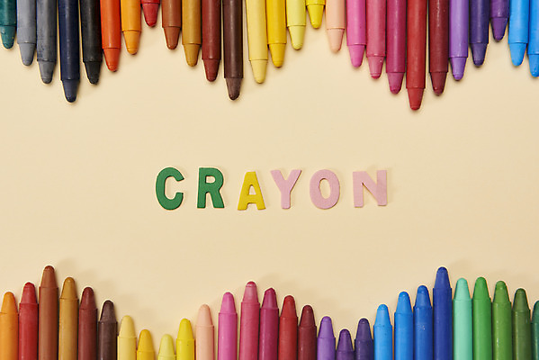 포토 JPG 스튜디오촬영 영어 실내 미술 타이포그라피 사람없음 하이앵글 컬러풀 여러개 오브젝트 그림 크레파스 미술교육 노란배경 창의력 창의성 플랫레이 국내포토 문자 교육 뷰포인트 컬러 다수 백그라운드 문화예술 학용품 내부 노란색 플랫 파일형식