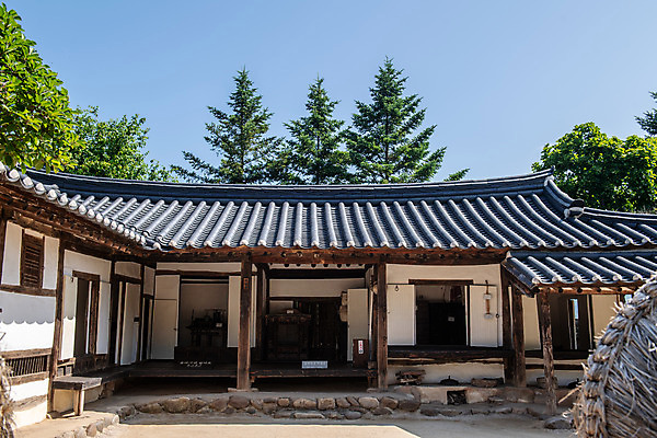 포토 JPG 주간 나무 한국전통 여행 유적지 하늘 풍경 사람없음 야외 여름 관광지 세계문화유산 문화재 역사 한국사 제천 청풍문화재단지 제천10경 청풍후산리고가 국내포토 자연요소 식물 전통 계절 고건축 한옥 한국 충청북도 파일형식