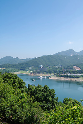포토 JPG 주간 나무 한국전통 여행 유적지 하늘 풍경 사람없음 야외 여름 관광지 세계문화유산 문화재 역사 한국사 제천 충주호 청풍호 청풍문화재단지 제천10경 국내포토 자연요소 식물 전통 계절 호수 고건축 한국 충청북도 충주 파일형식