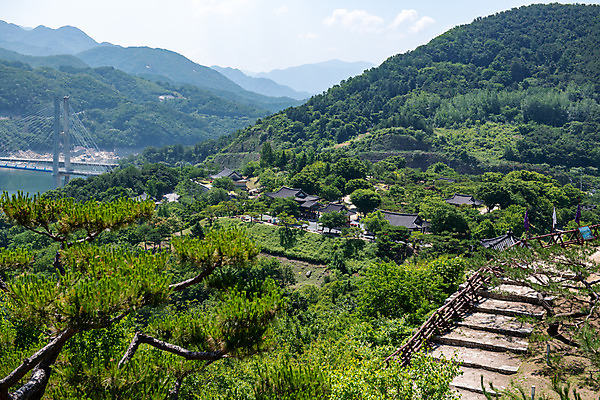 포토 JPG 주간 나무 한국전통 여행 유적지 풍경 사람없음 야외 여름 관광지 세계문화유산 문화재 역사 한국사 제천 충주호 청풍호 청풍문화재단지 제천10경 금남루 금병헌 응청각 청풍망월산성 한벽루 청풍대교 국내포토 자연요소 식물 전통 계절 호수 고건축 한국 다리_건축물 정자_건축물 충청북도 산성 충주 파일형식