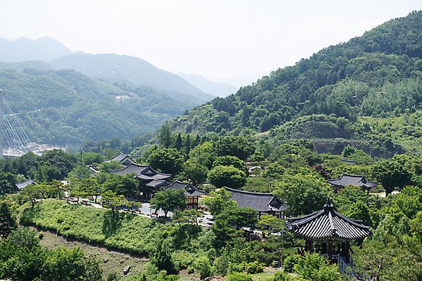 포토 JPG 주간 나무 한국전통 여행 유적지 풍경 사람없음 야외 여름 관광지 세계문화유산 문화재 역사 한국사 제천 청풍문화재단지 제천10경 금남루 금병헌 응청각 청풍망월산성 한벽루 국내포토 자연요소 식물 전통 계절 고건축 한국 정자_건축물 충청북도 산성 파일형식