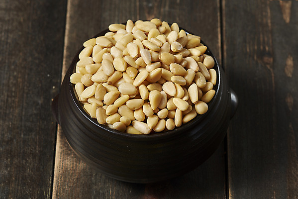 포토 JPG 스튜디오촬영 웰빙 실내 건강 사람없음 여러개 견과류 오브젝트 뚝배기 정월대보름 잣 부럼 웰빙음식 슈퍼푸드 나무배경 국내포토 명절 다수 백그라운드 내부 건강식품 건강식 파일형식