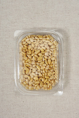 포토 JPG 스튜디오촬영 웰빙 실내 건강 사람없음 하이앵글 여러개 견과류 오브젝트 정월대보름 잣 부럼 웰빙음식 포장용기 베이지색배경 플랫레이 슈퍼푸드 국내포토 명절 뷰포인트 다수 백그라운드 내부 플랫 건강식품 건강식 베이지색 포장재료 파일형식