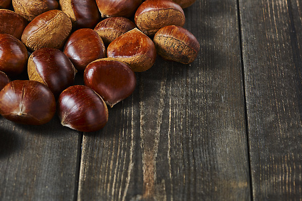 포토 JPG 스튜디오촬영 웰빙 실내 건강 근접촬영 사람없음 여러개 견과류 밤 오브젝트 정월대보름 부럼 웰빙음식 슈퍼푸드 나무배경 국내포토 명절 뷰포인트 다수 백그라운드 내부 건강식품 건강식 파일형식